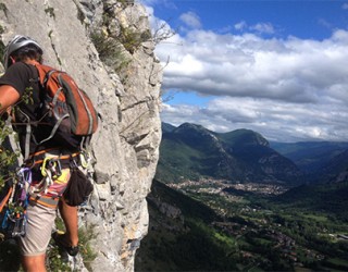 Escalada en via llarga - Calamès, via “Rio” 160m,5 llargs, 6a+ (6a obl)