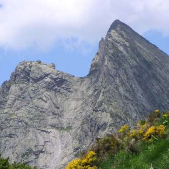 Dent D’Orlu, Via “A Bisto De Nas” 470m, 10 Llargs, 6a (V+Obl)