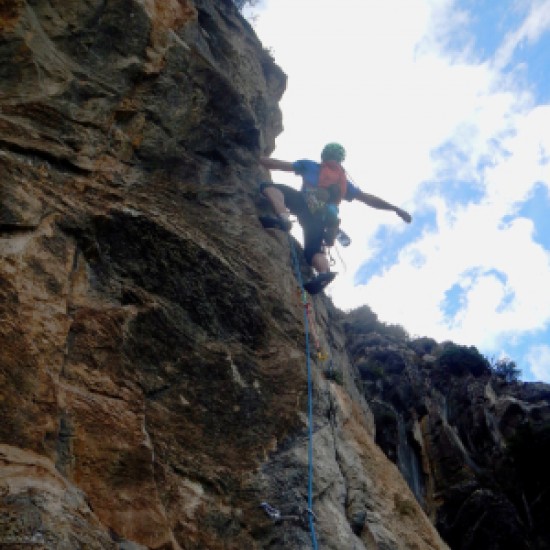 Sortida d'escalada esportiva en roca